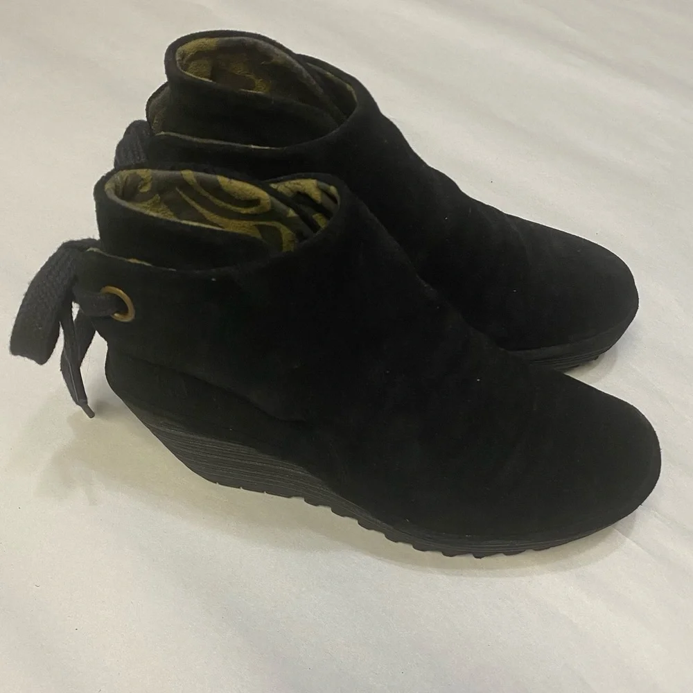 Fly London Women’s Yebi Wedge Ankle Boots Size US 6-6.5 Black Suede Round Toe